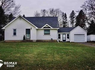 512 S McKinley Rd, Flushing, MI 48433