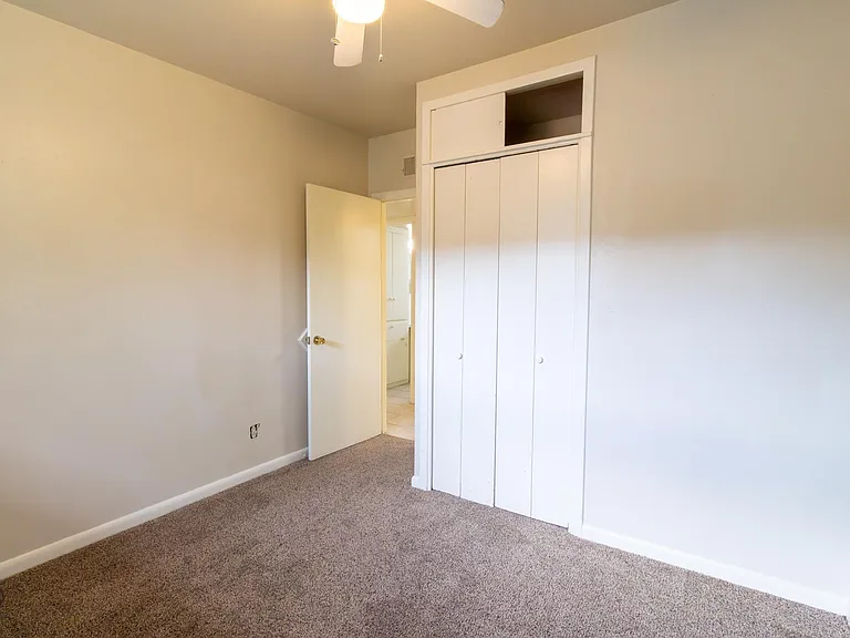 609 W Texas Ave — Photo 17