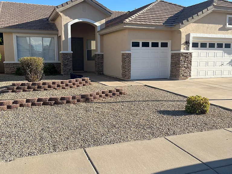 1383 W Spruce Dr — Photo 2