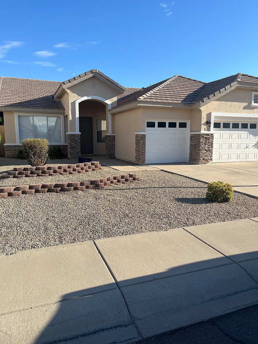 Building Photo - 1383 W Spruce Dr