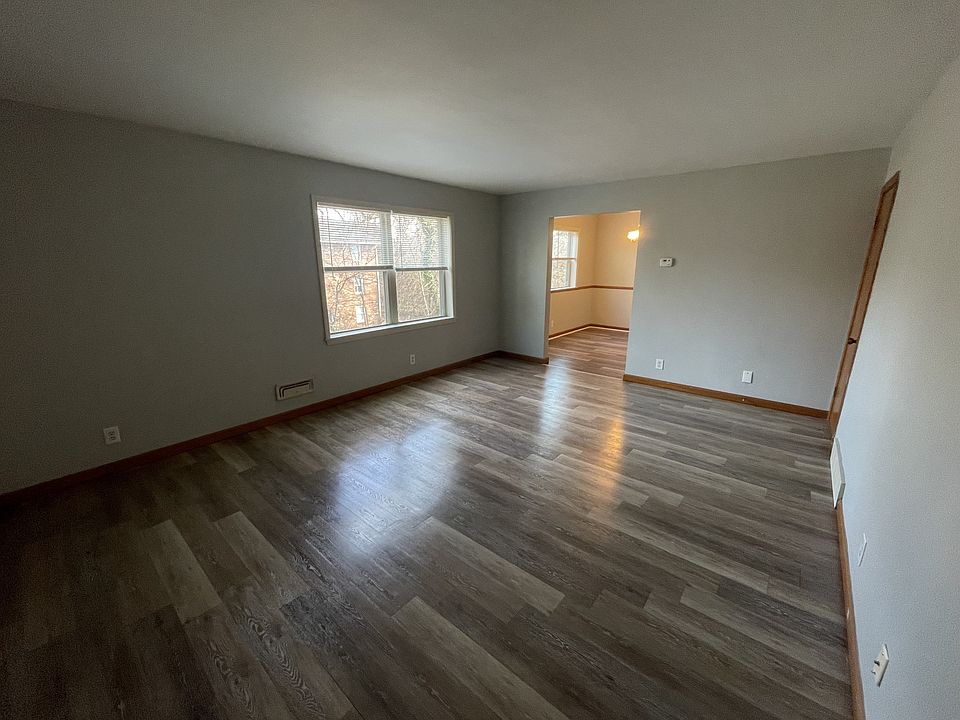 1st image of 323 Idlewylde Dr Unit 4