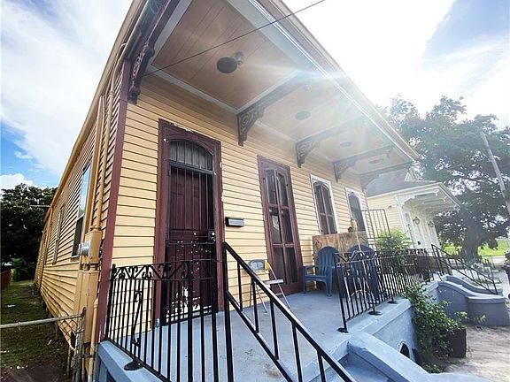 2nd image of 4816-18 Dauphine St