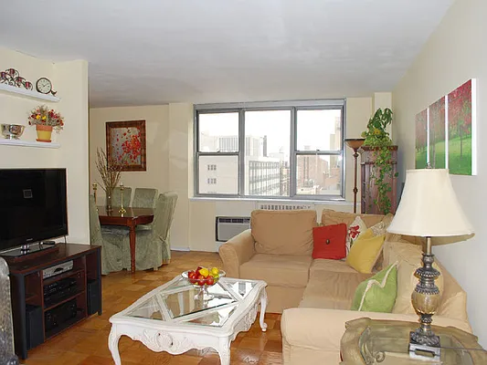 Sold by Sotheby's International Realty | media 22