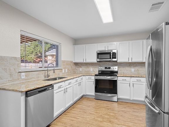 3rd image of 905 Lodosa Dr