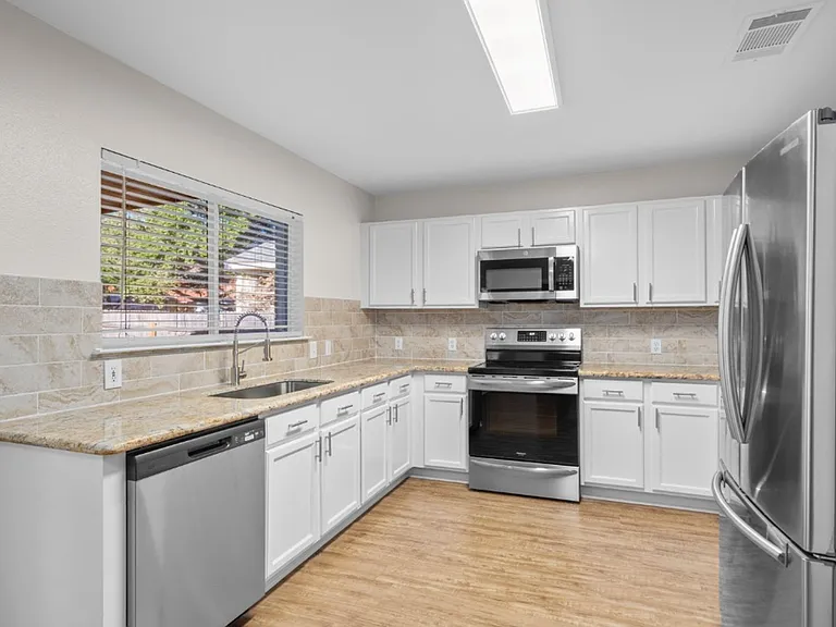 905 Lodosa Dr — Photo 3