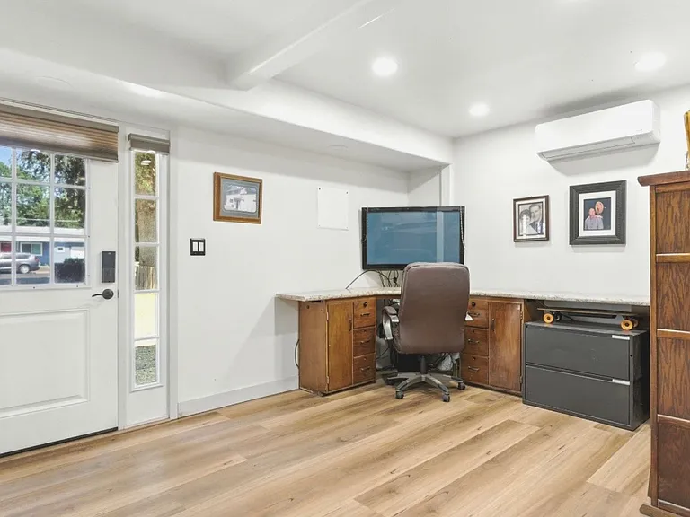 154 Clover St #A — Photo 4