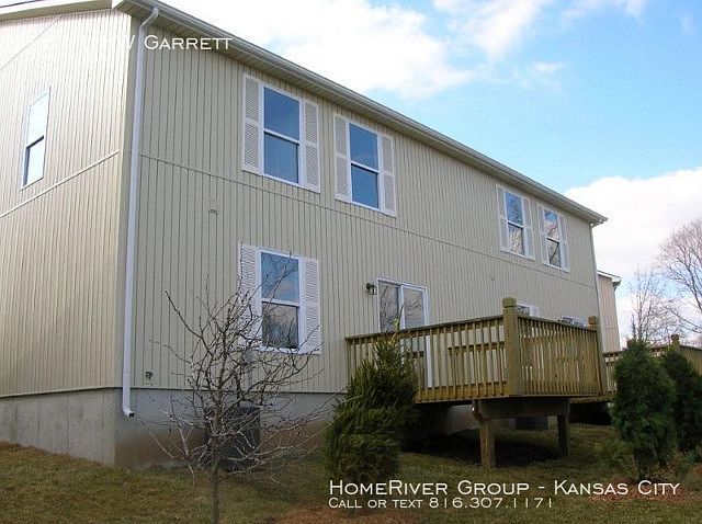 2nd image of 1611 NW Garrett Dr