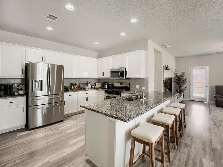 141 Marienfeld Ln — Photo 9