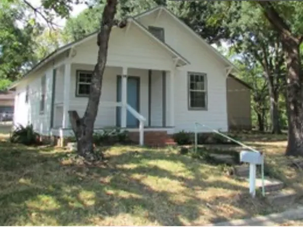 803 Burch St, Brenham, TX 77833
