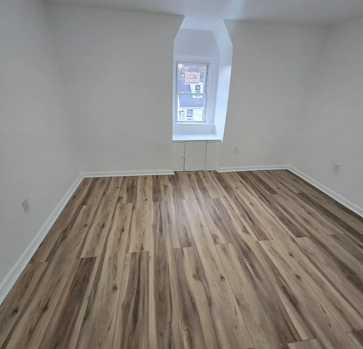 5 bed, 1.5 bath, 1854 sqft, $1,800 — Photo 2