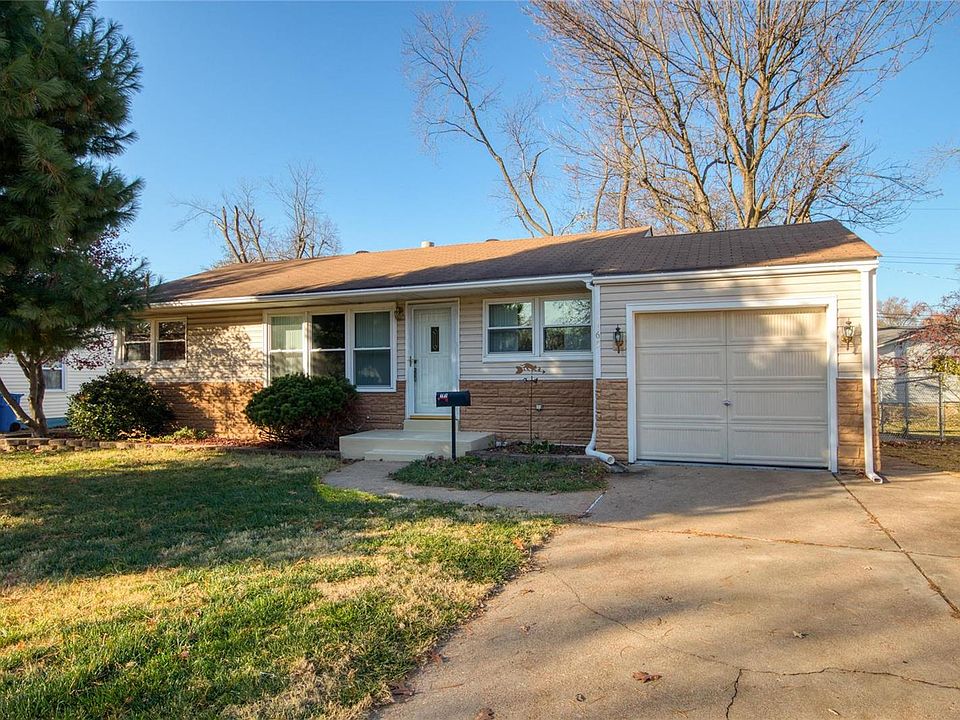 1st image of 165 Saint Regis Ln