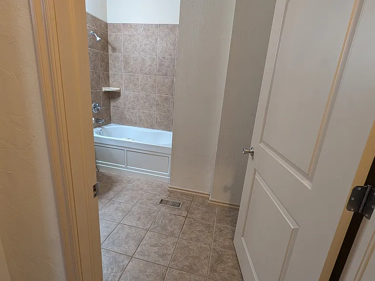 1812 Alameda St — Photo 8