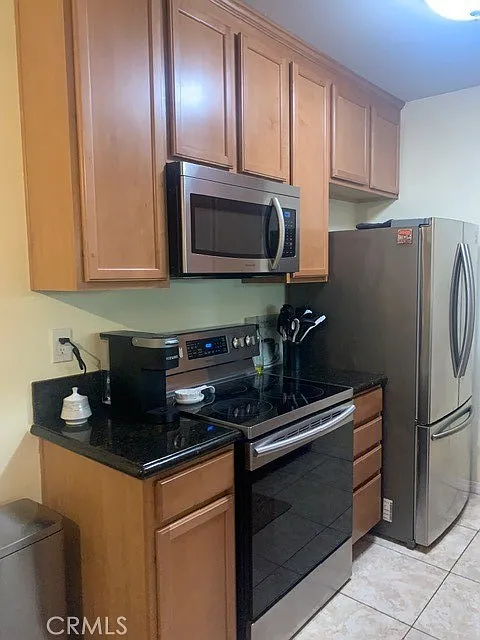 3 bed, 1066 sqft, $3,300 — Photo 4