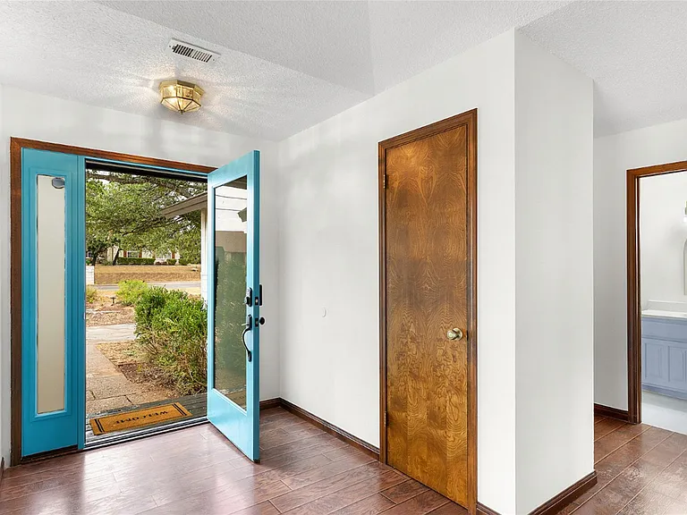 21205 National Dr — Photo 5