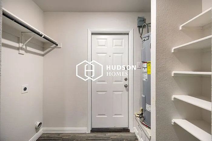 4525 Metropolitan Ave — Photo 11