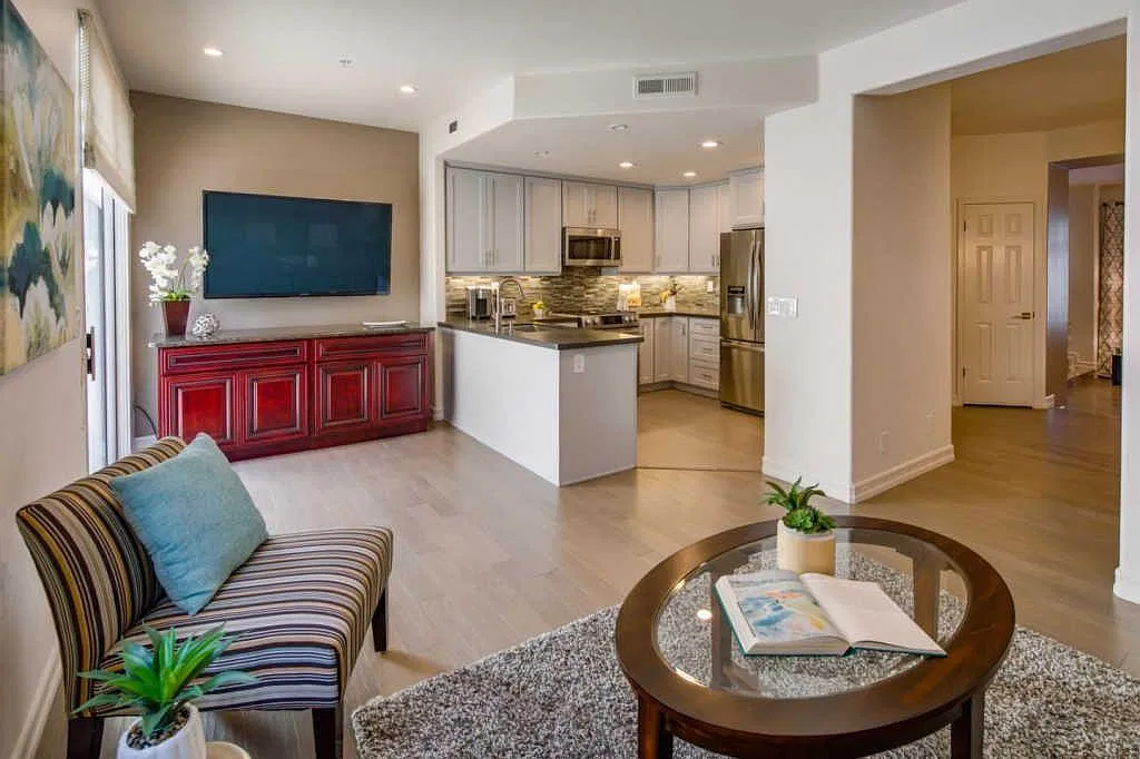 3 bed, 2.5 bath, 1710 sqft, $4,650 — Photo 4
