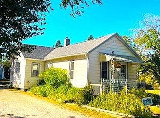 610 S 14th St, Hot Springs, SD 57747