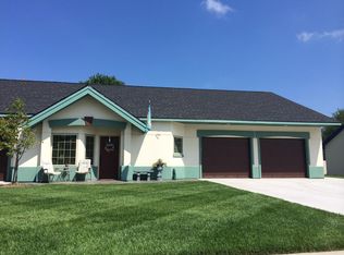 3004 Lakeview Rd, Hutchinson, KS 67502