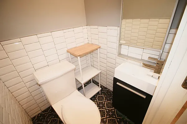 Rented by Delmark Realty LLC | media 32