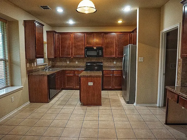 12131 Karnes Way — Photo 2