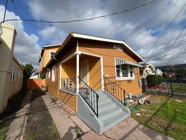 2363 Church St — Photo 2
