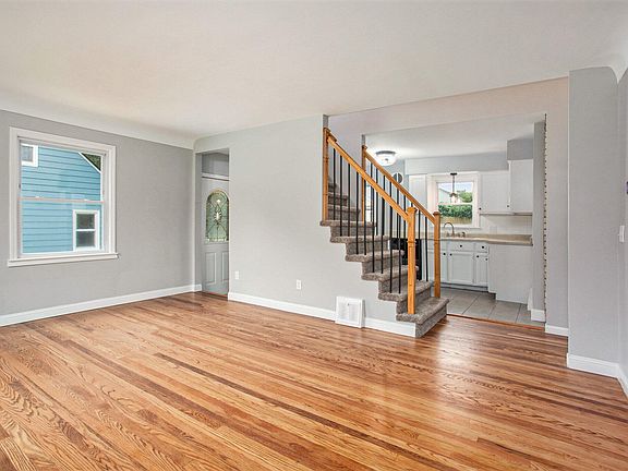 3rd image of 736 Cricklewood St SW