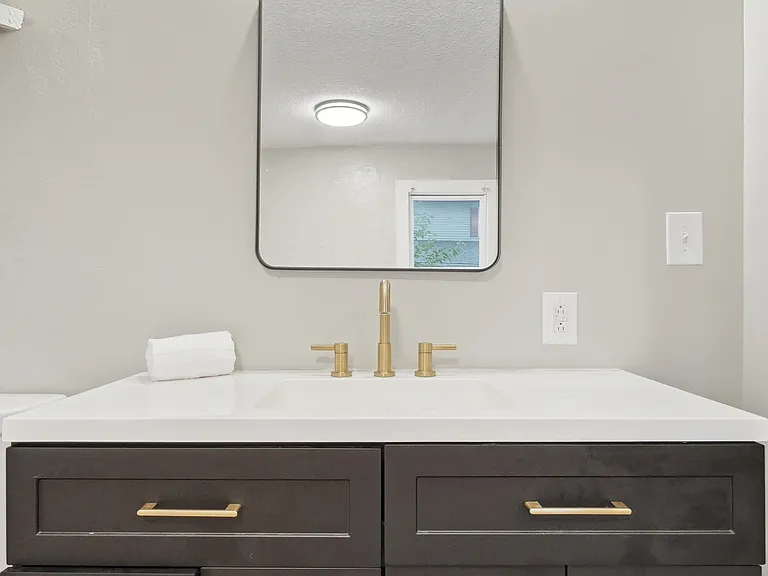 334 W 9th St #1 — Photo 12