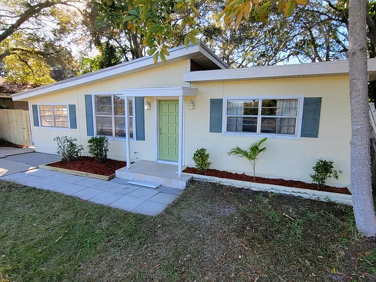 2922 Shore Dr — Photo 9