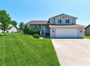 820 Ridgeview St, Belle Fourche, SD 57717