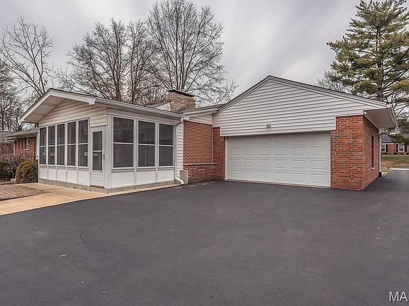 5th image of 28 Woodcrest Dr