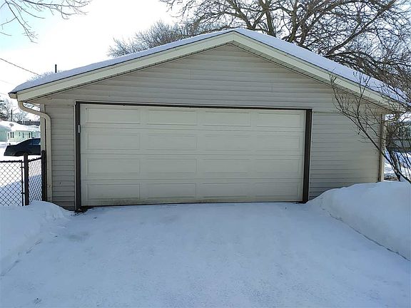 5th image of 2304 Elmwood St