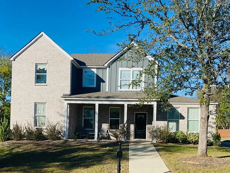 1620 Rosemary Park — Photo 2