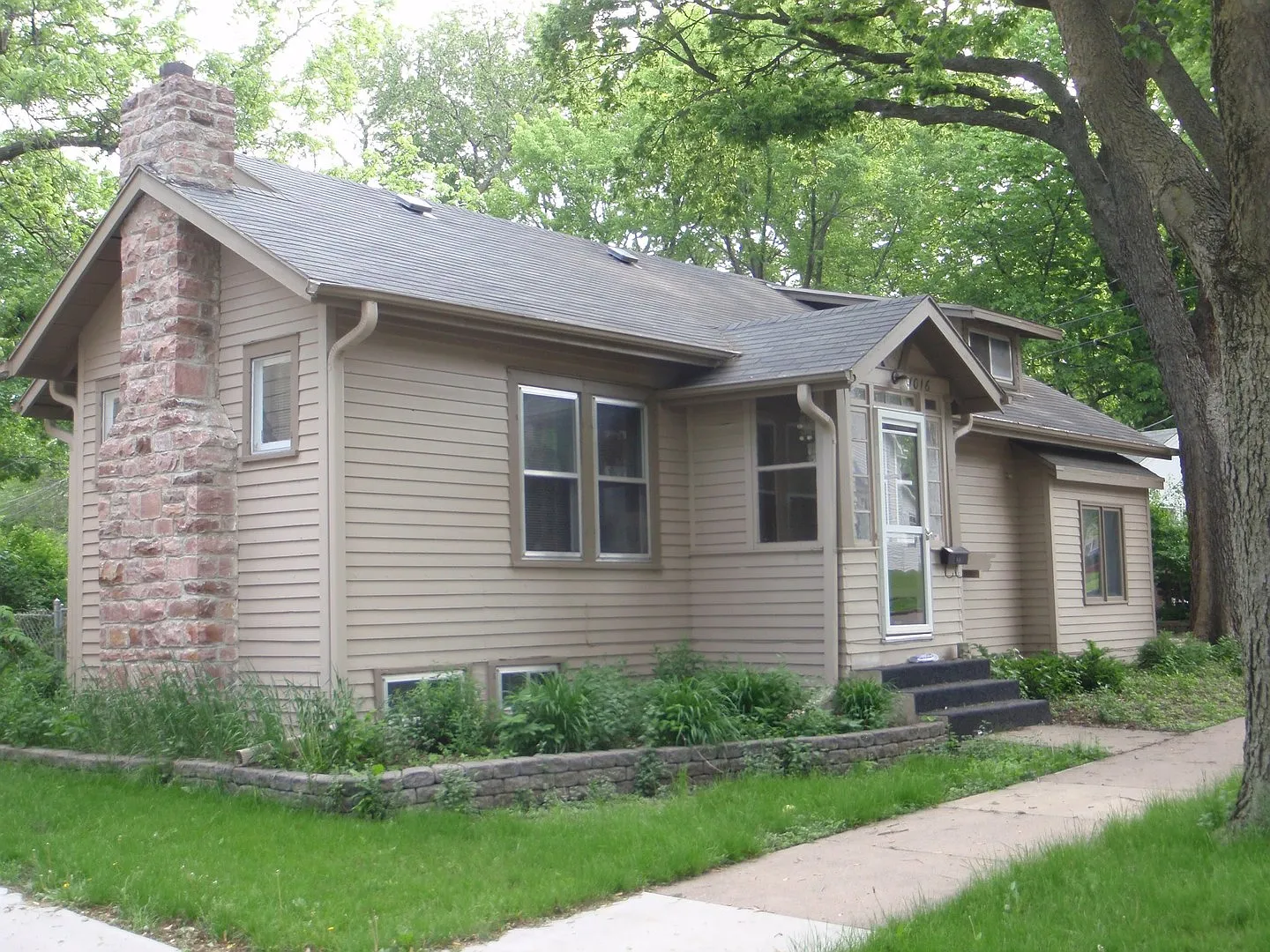 Updated Unique Charming Home! Next to Augustana! — Photo 3