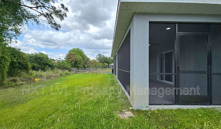 5050 Jones Dr — Photo 18