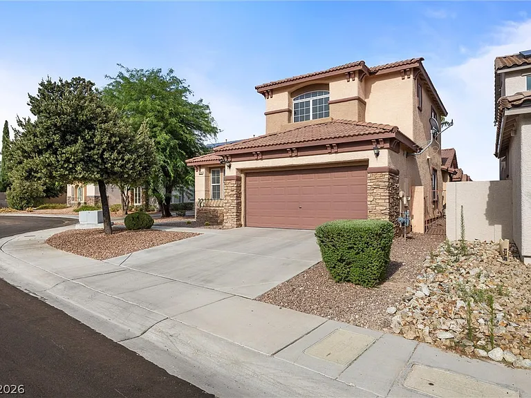 428 Eternity St — Photo 2