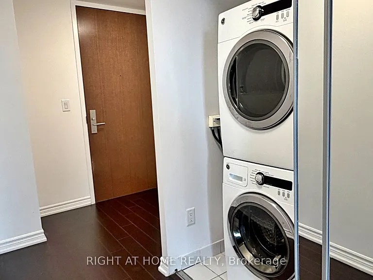 386 Yonge St #4207 — Photo 6
