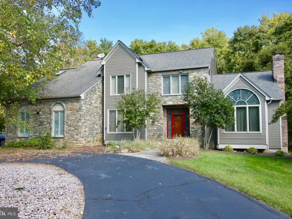 9007 Scott Dr, Rockville, MD 20850