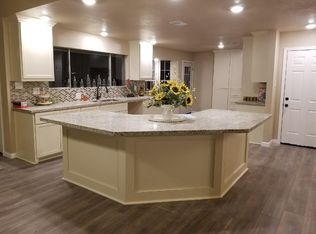 54 Tamarind Ct, Lake Jackson, TX 77566