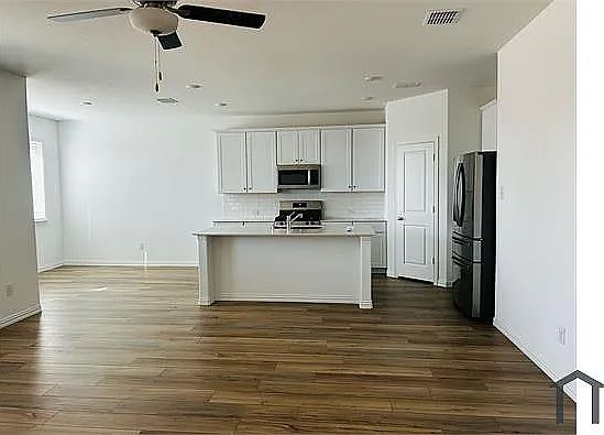 3rd image of 1528 Van Gogh Dr