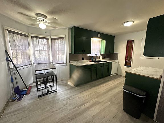 5th image of 3636 Felician St