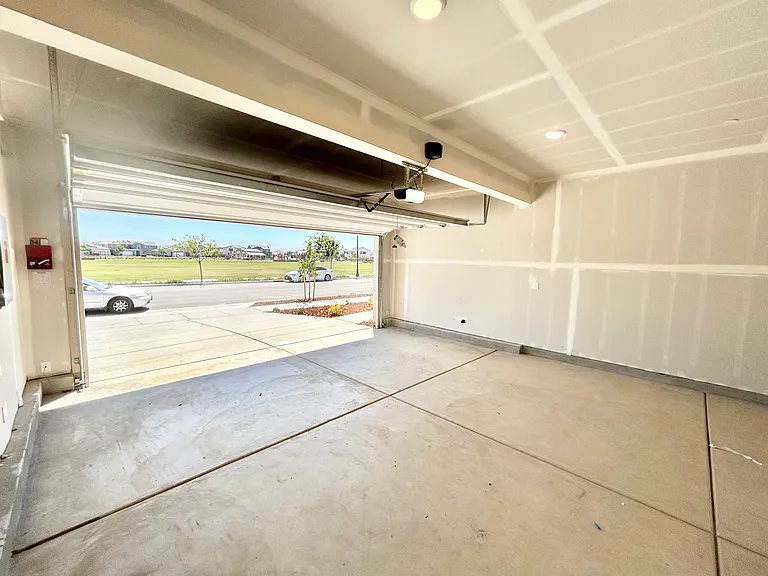 339 Glass Beach Dr — Photo 31