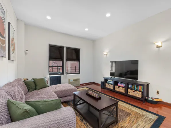 71-09 Austin St #301, Forest Hills, NY 11375