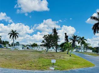 27 Cottonwood Dr, Fort Myers, FL 33908