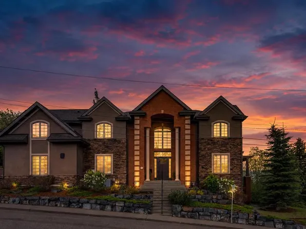1320 N 17a St NW, Calgary, AB T2N 2E9