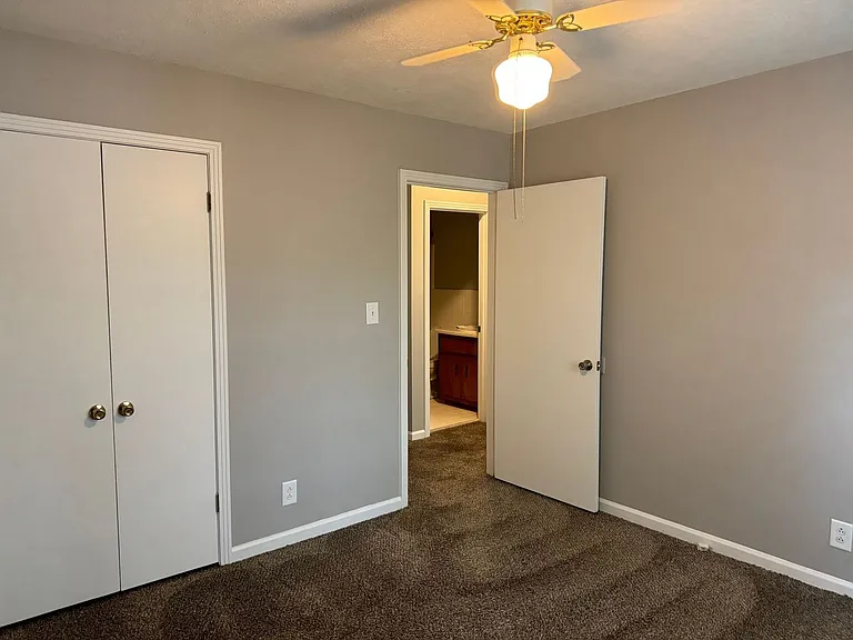 104 Cornelia Ct — Photo 18