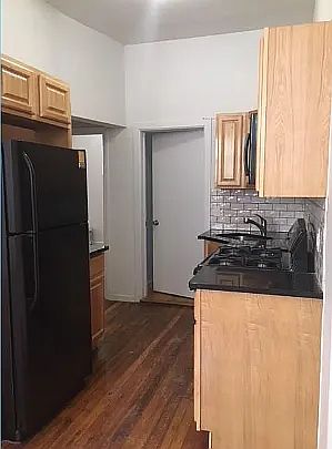 4th image of 157 Rogers Ave