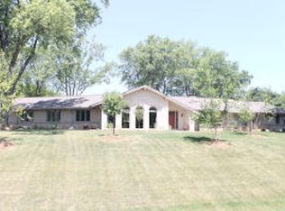 705 E Briar Ridge Dr, Brookfield, WI 53045
