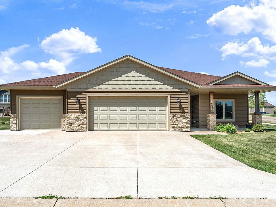 1st image of 290 Acorn Pl NE