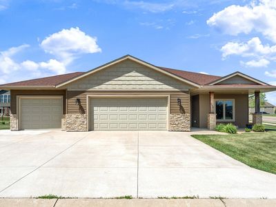 290 Acorn Pl NE, Owatonna, MN, 55060