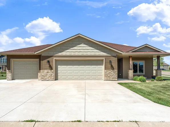 290 Acorn Pl NE, Owatonna, MN 55060